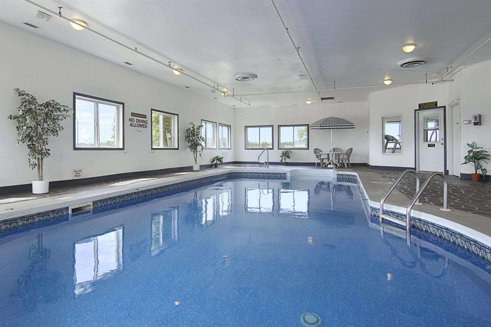 Super 8 By Wyndham Swift Current Hotell Bekvämligheter bild